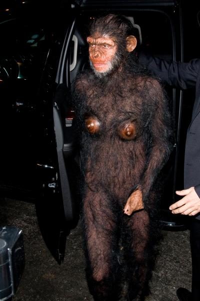 wenn_heidiklum_halloween_costume_2011_101716_1200x1800_3-400x600