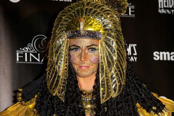 wenn_heidiklum_halloween_costume_2012_101716_1800x1200_2-800x533