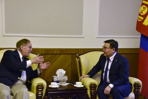 zandanshatar-gishuun-uulzalt1