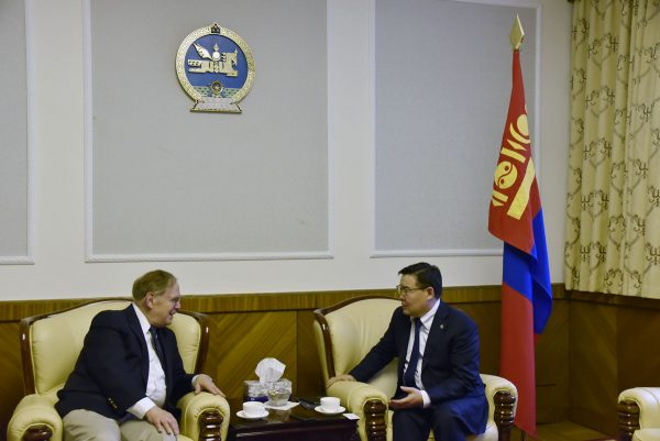 zandanshatar-gishuun-uulzalt3