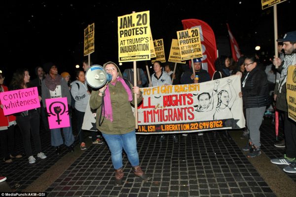 3a37425800000578-3922098-image-a-1_1478736468796