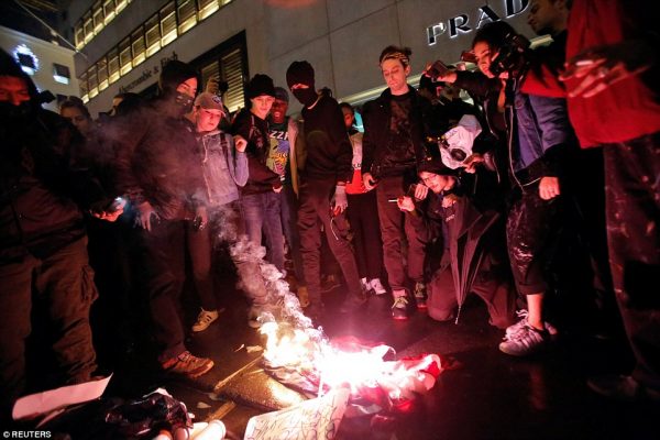 3a37b3cd00000578-3922098-image-a-41_1478748059528