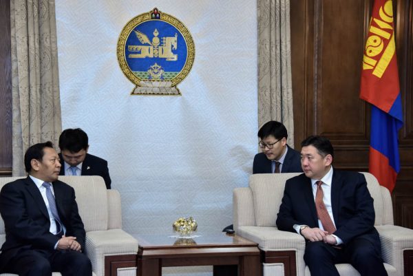 uih-n-darga-uulzalt-10