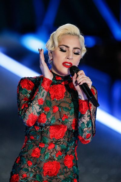 120116-lady-gaga-vs-fashion-show-revise