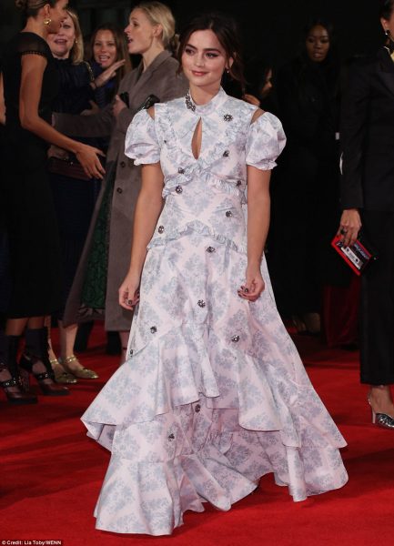 3b124dc600000578-4002650-old_school_stepping_back_in_time_the_brunette_beauty_30_sported_-m-239_1480967843917