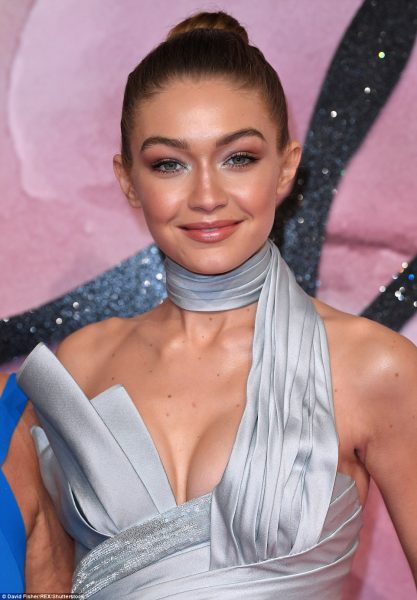 3b12741a00000578-4002650-image-m-114_1480965541253