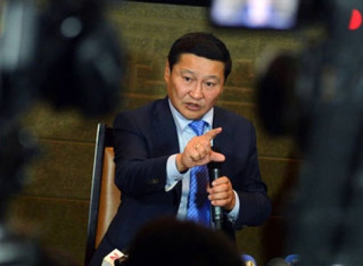 527-1415847637altanhuyag-middle