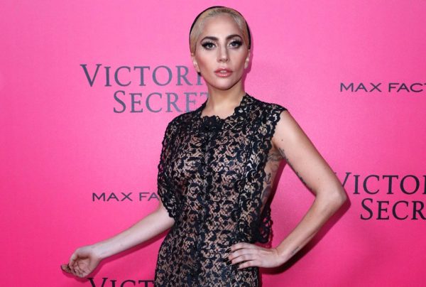 lady-gaga-victoria-secret-fashion-show-2016