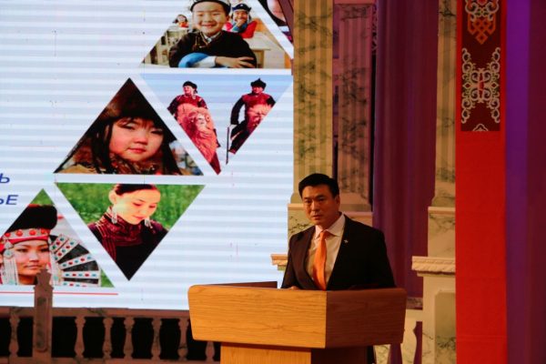 “МОНГОЛ ХҮН” хүмүүжлийн аяны тэргүүн туршлагыг нэвтрүүлсэн байгууллагуудыг шагналаа
